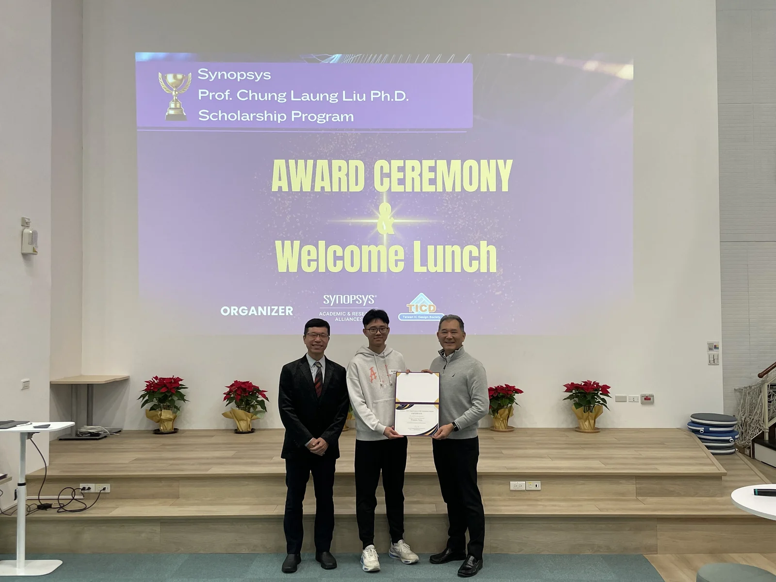 Wuqian Tang receiving his certificate at the 2024 Synopsys Prof. Chung Laung Liu Ph.D. Scholarship ceremony.